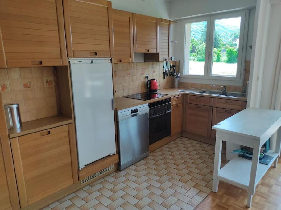 Bel Appartement Au Calme A 5 Minutes Du Village Menthon-Saint-Bernard Exterior photo